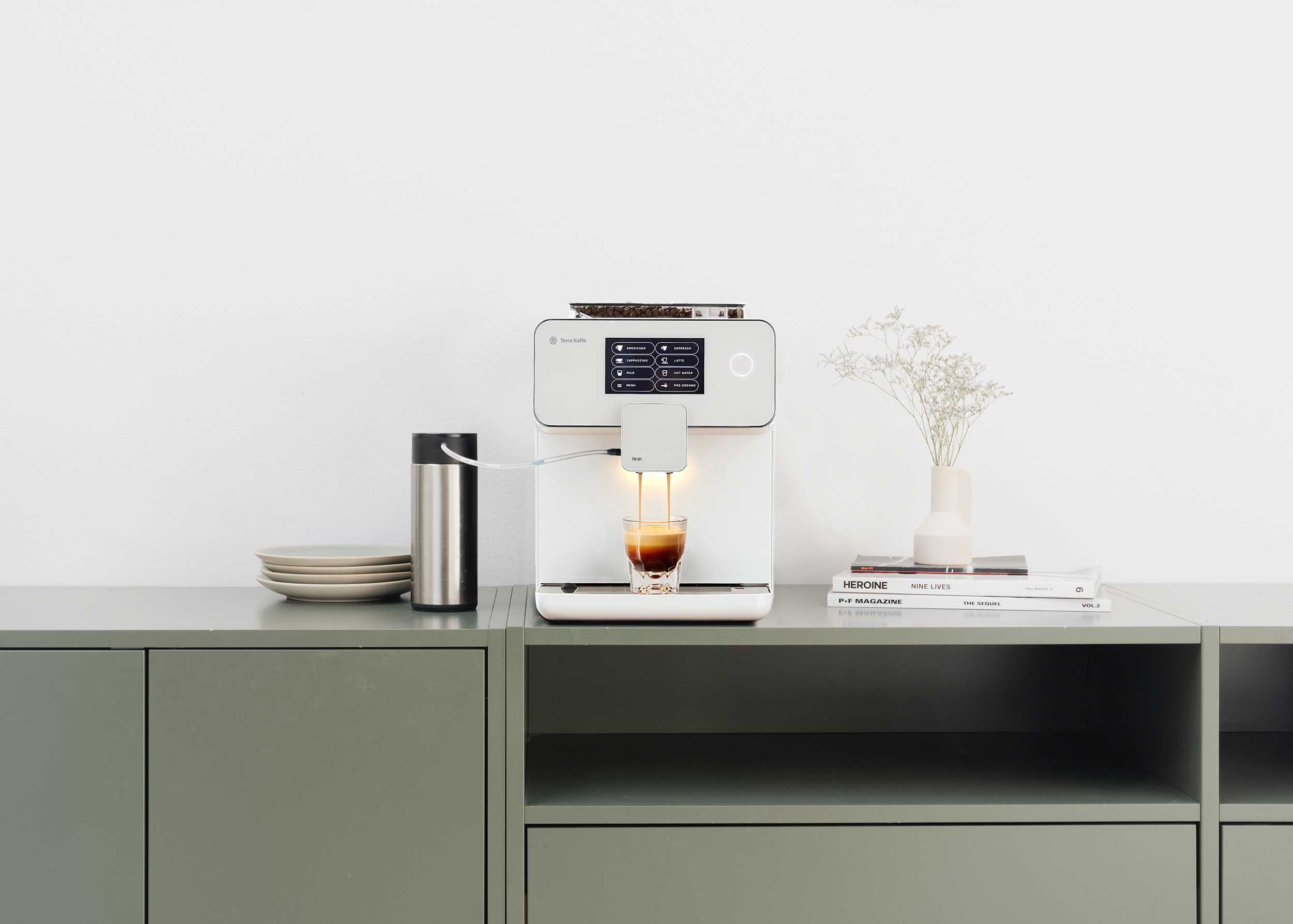 Terra Kaffe | White TK-01 on a green counter